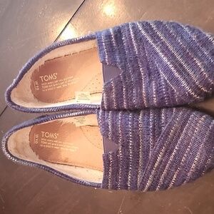 Tom's fur lined slip on. Women's size 10.